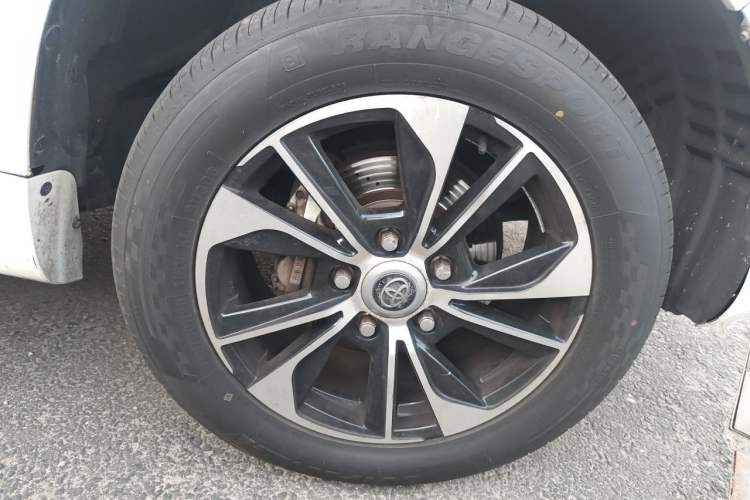 Used Toyota Land Cruiser  Right Front Wheel Hub