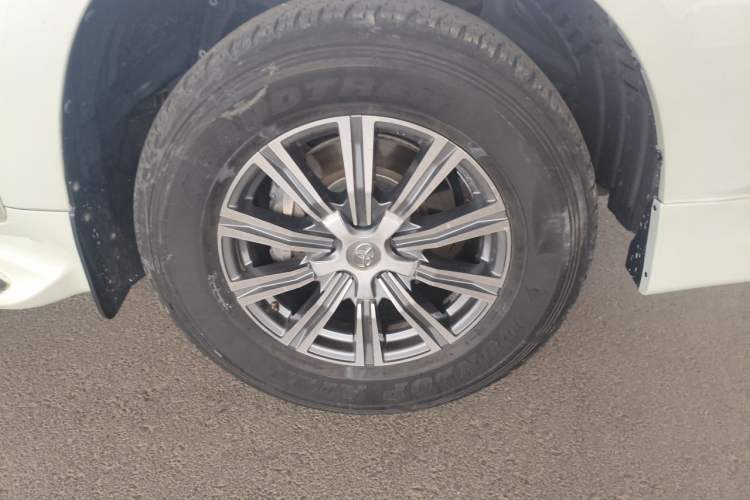 Used Toyota Land Cruiser  Right Front Wheel Hub