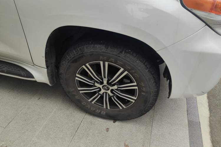 Used Toyota Land Cruiser 2015 4.0L 5-Seater Middle East Version Right Front Wheel Hub