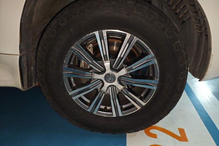 Used Toyota Land Cruiser  Right Front Wheel Hub