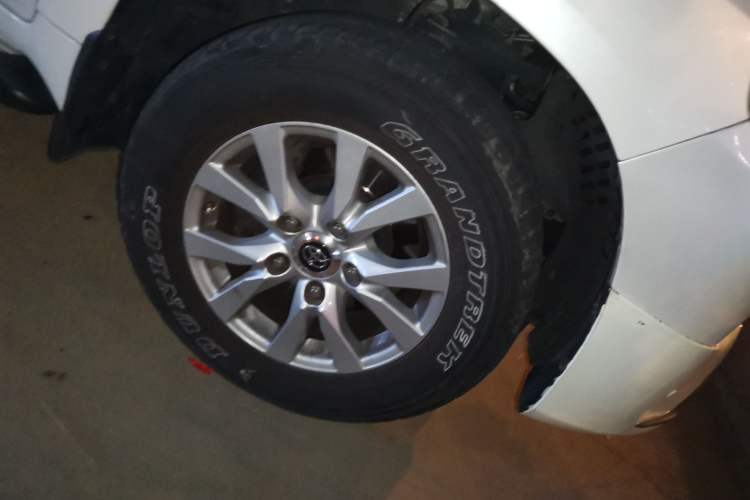 Used Toyota Land Cruiser 2015 4.0L V6 Middle East Limited Edition Right Front Wheel Hub