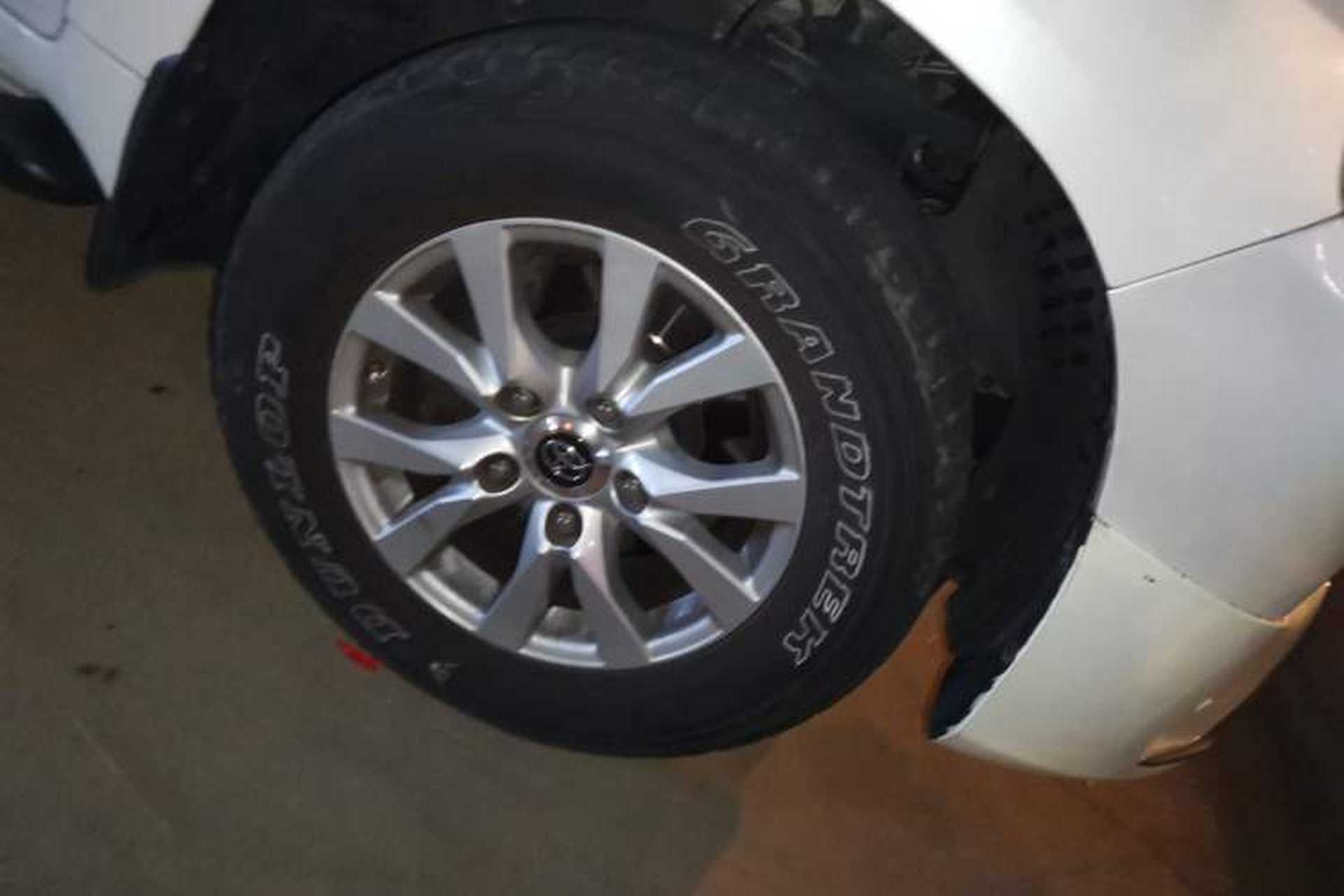 Used Toyota Land Cruiser 2015 4.0L V6 Middle East Limited Edition Right Front Wheel Hub