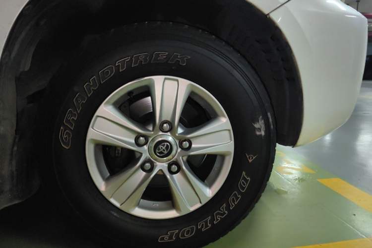Used Toyota Land Cruiser 2015 4.0L V6 Middle East Low-Trim Version Right Front Wheel Hub