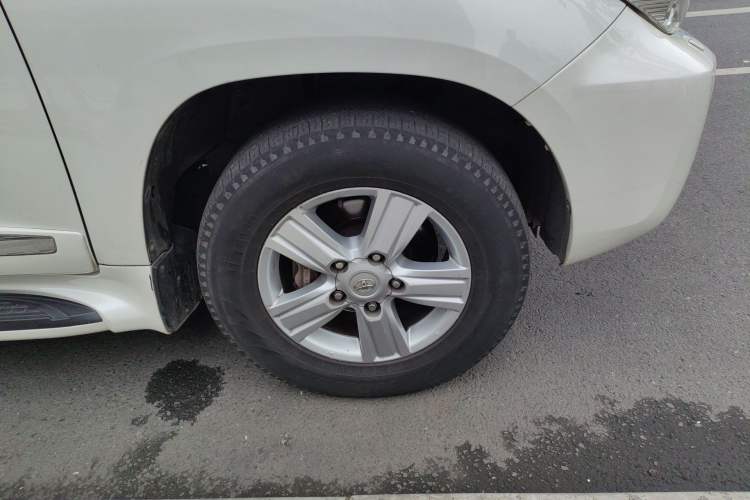 Used Toyota Land Cruiser  Right Front Wheel Hub