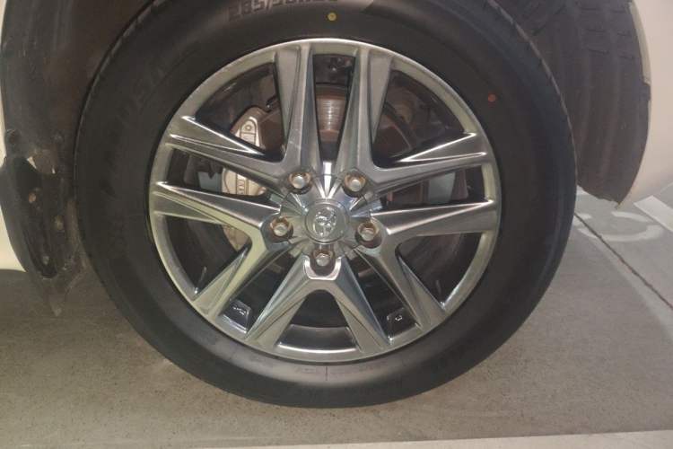 Used Toyota Land Cruiser  Right Front Wheel Hub