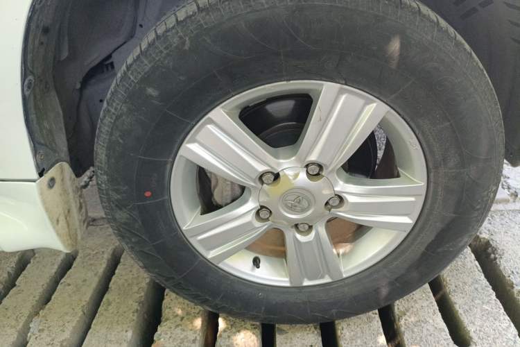 Used Toyota Land Cruiser  Right Front Wheel Hub