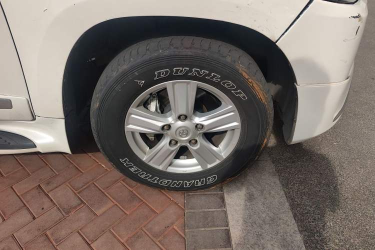 Used Toyota Land Cruiser 2015 4.0L V6 Middle East Low-Trim Version Right Front Wheel Hub