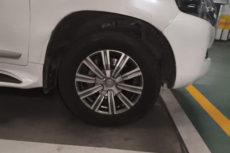 Used Toyota Land Cruiser 2015 4.0L V6 Middle East Low-Trim Version Right Front Wheel Hub