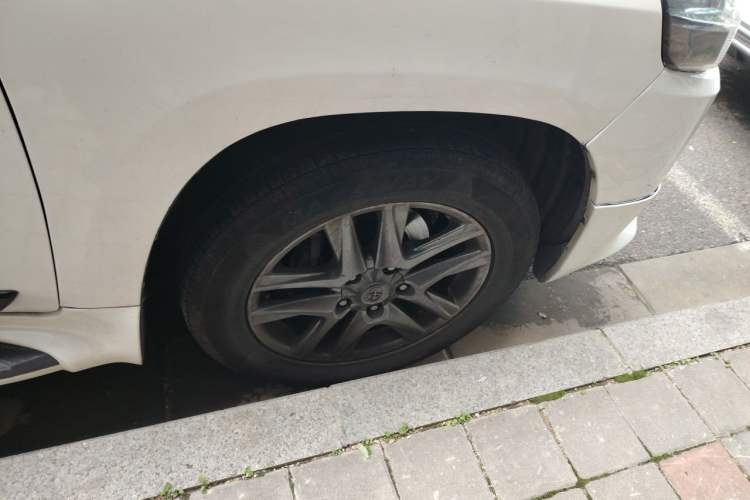 Used Toyota Land Cruiser 2015 4.0L V6 Middle East Low-Trim Version Right Front Wheel Hub