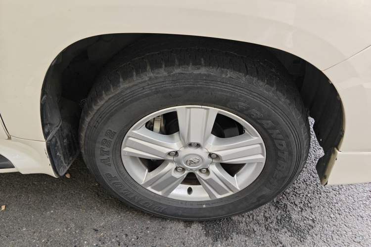 Used Toyota Land Cruiser 2015 4.0L V6 Middle East Limited Edition Right Front Wheel Hub