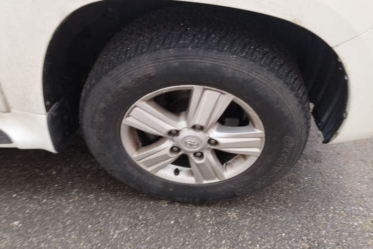 Used Toyota Land Cruiser  Right Front Wheel Hub