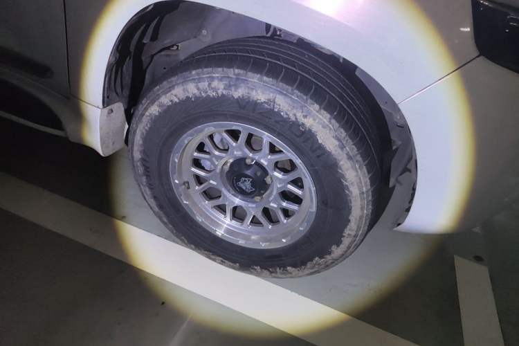 Used Toyota Land Cruiser 2015 4.0L 5-Seater Middle East Version Right Front Wheel Hub