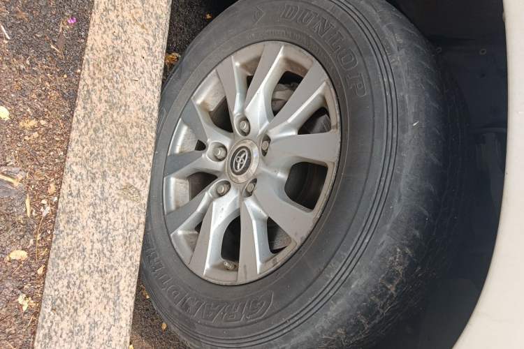 Used Toyota Land Cruiser 2015 4.0L V6 Middle East Limited Edition Right Front Wheel Hub