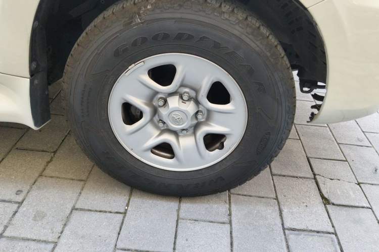 Used Toyota Land Cruiser  Right Front Wheel Hub