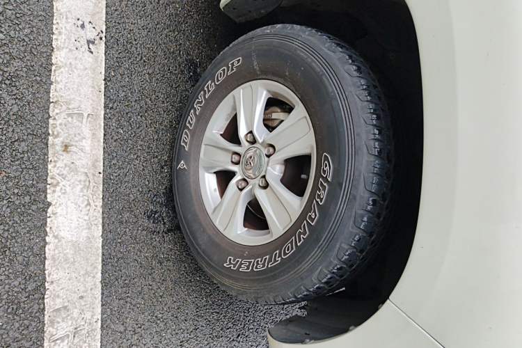Used Toyota Land Cruiser 2015 4.0L V6 Middle East Limited Edition Right Front Wheel Hub