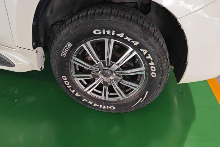 Used Toyota Land Cruiser 2015 4.0L V6 Middle East Low-Trim Version Right Front Wheel Hub