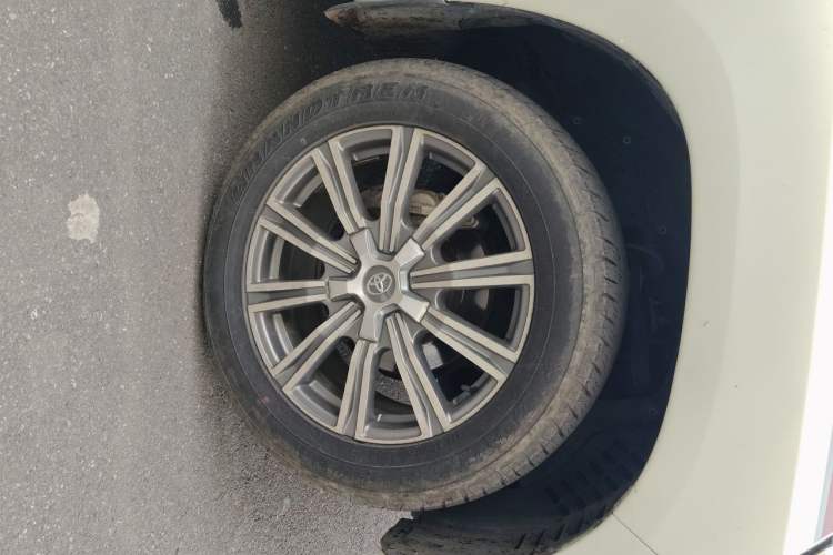 Used Toyota Land Cruiser 2015 4.0L V6 Middle East Low-Trim Version Right Front Wheel Hub
