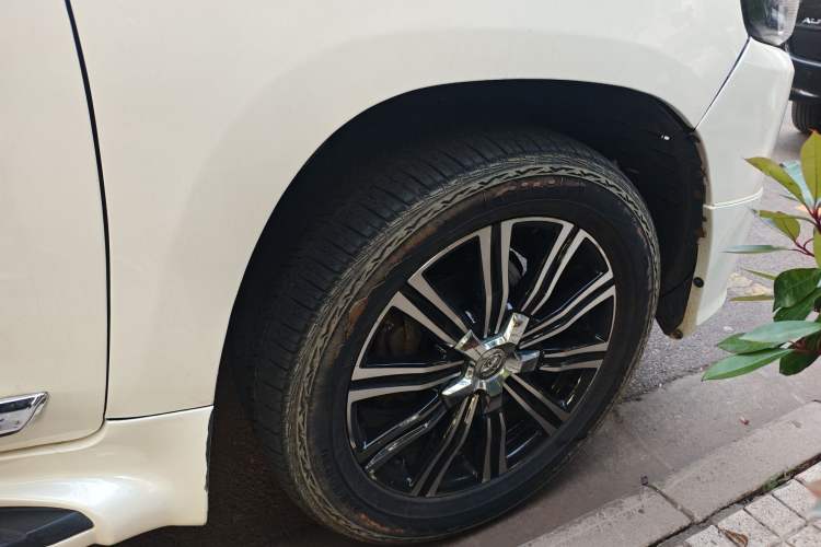 Used Toyota Land Cruiser 2015 4.0L V6 Middle East Low-Trim Version Right Front Wheel Hub