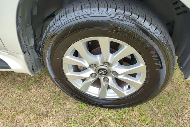 Used Toyota Land Cruiser 2015 4.0L 5-Seater Middle East Version Right Front Wheel Hub
