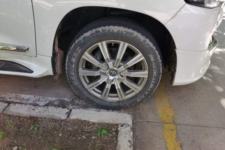 Used Toyota Land Cruiser  Right Front Wheel Hub