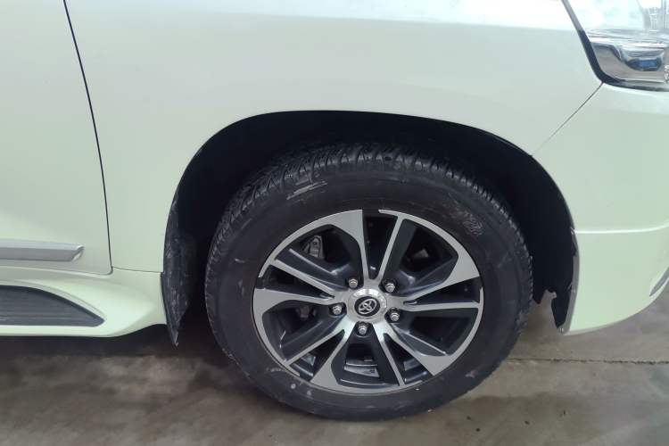 Used Toyota Land Cruiser  Right Front Wheel Hub