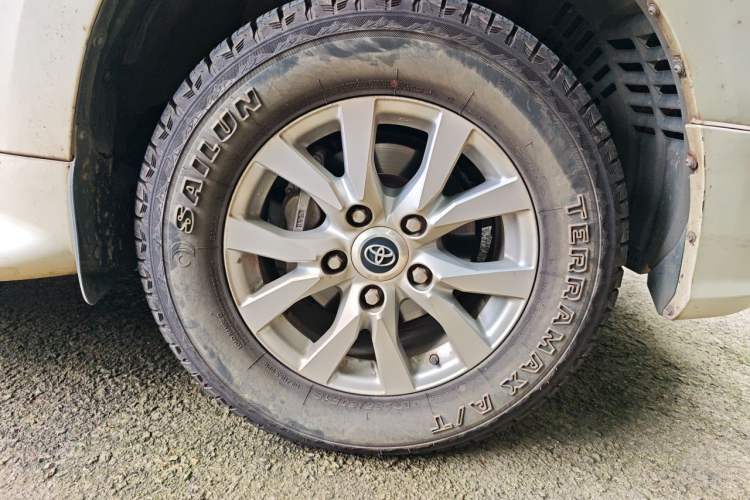 Used Toyota Land Cruiser 2015 4.0L V6 Middle East Low-Trim Version Right Front Wheel Hub