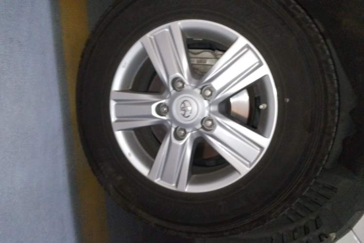 Used Toyota Land Cruiser 2015 4.0L V6 Middle East Limited Edition Right Front Wheel Hub