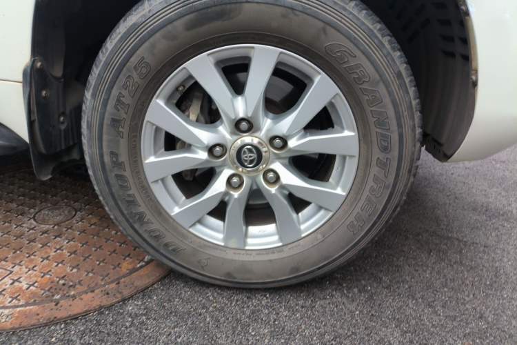 Used Toyota Land Cruiser 2015 4.0L V6 Middle East Low-Trim Version Right Front Wheel Hub