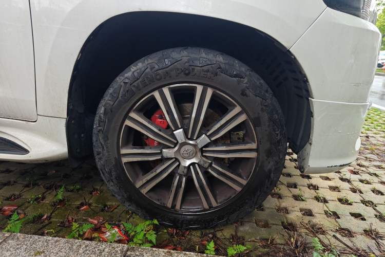 Used Toyota Land Cruiser  Right Front Wheel Hub
