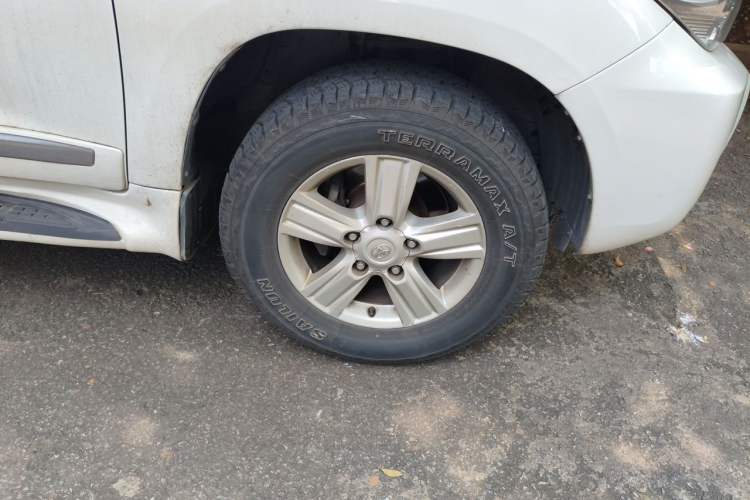 Used Toyota Land Cruiser  Right Front Wheel Hub