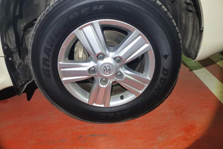 Used Toyota Land Cruiser 2015 4.6L V8 Middle East Limited Edition Right Front Wheel Hub