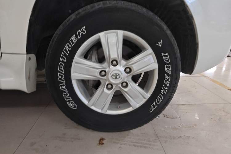 Used Toyota Land Cruiser 2015 4.0L V6 Middle East Low-Trim Version Right Front Wheel Hub