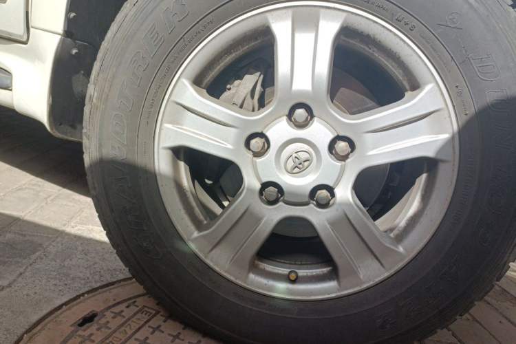 Used Toyota Land Cruiser  Right Front Wheel Hub