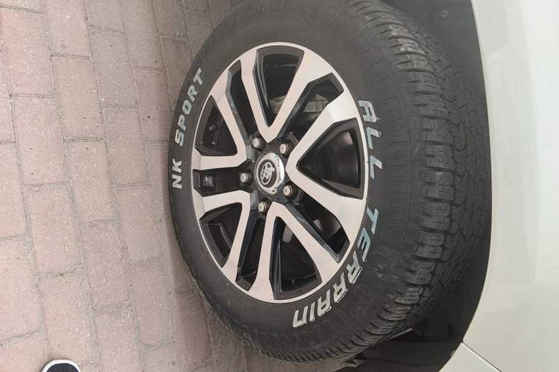 Used Toyota Land Cruiser  Right Front Wheel Hub