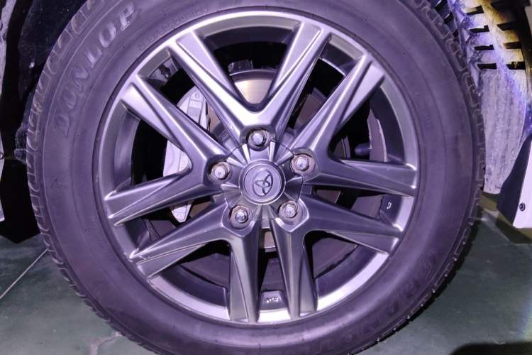 Used Toyota Land Cruiser  Right Front Wheel Hub