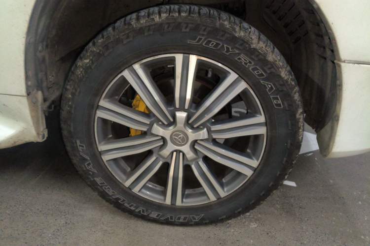 Used Toyota Land Cruiser 2015 4.0L V6 Middle East Low-Trim Version Right Front Wheel Hub