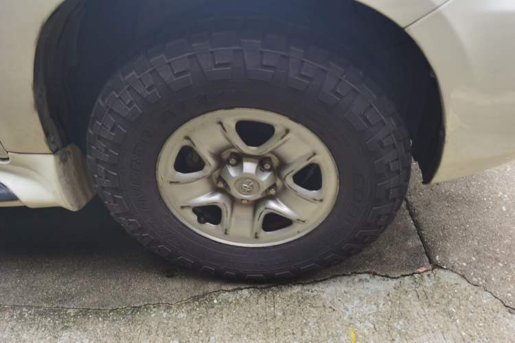 Used Toyota Land Cruiser  Right Front Wheel Hub