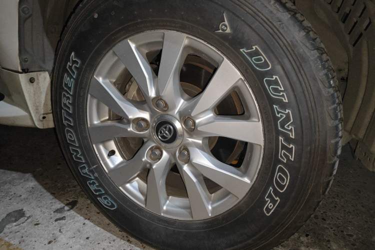 Used Toyota Land Cruiser 2015 4.0L V6 Middle East Low-Trim Version Right Front Wheel Hub