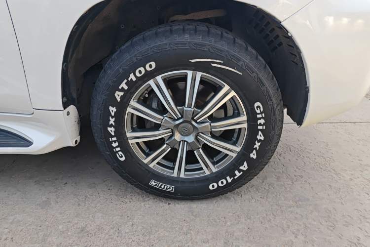 Used Toyota Land Cruiser 2015 4.0L V6 Middle East Low-Trim Version Right Front Wheel Hub
