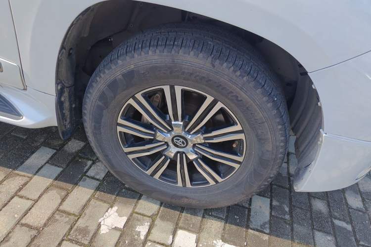 Used Toyota Land Cruiser  Right Front Wheel Hub