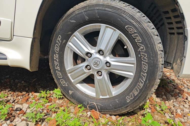 Used Toyota Land Cruiser  Right Front Wheel Hub