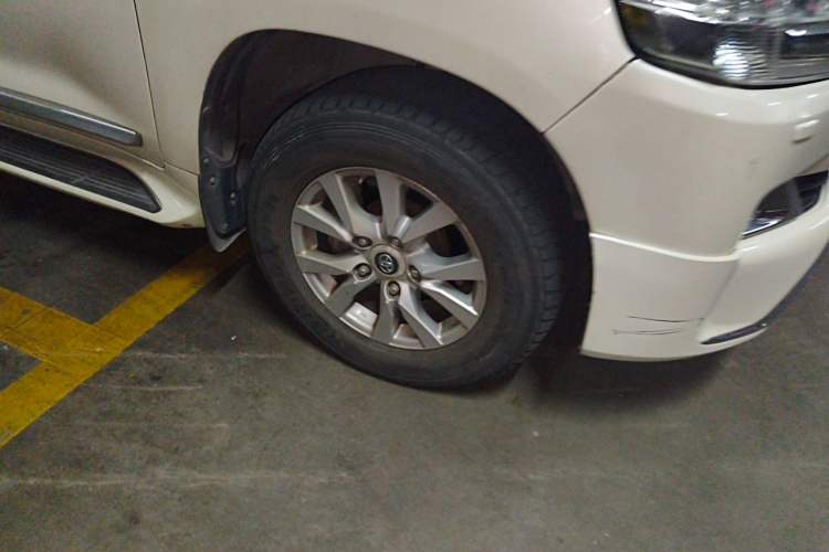 Used Toyota Land Cruiser  Right Front Wheel Hub