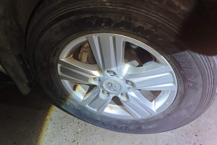 Used Toyota Land Cruiser  Right Front Wheel Hub