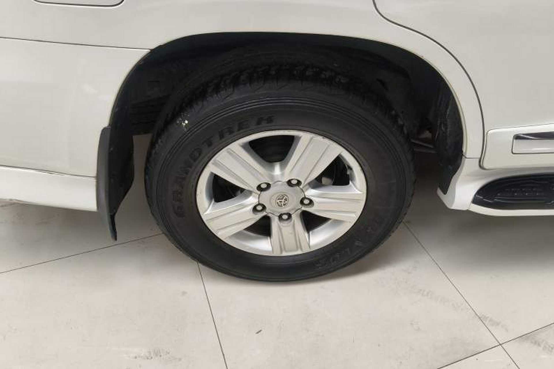 Used Toyota Land Cruiser 2015 4.0L GX-R U.S. Specification Right Rear Wheel Hub