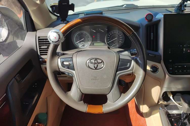 Used Toyota Land Cruiser 2015 4.6L V8 Middle East Limited Edition Steering Wheel