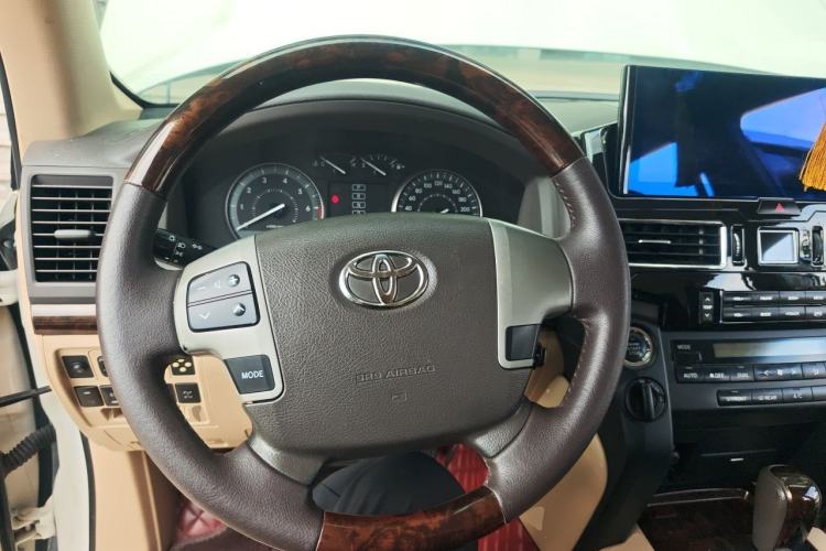 Used Toyota Land Cruiser 2015 4.0L V6 Middle East Low-Trim Version Steering Wheel