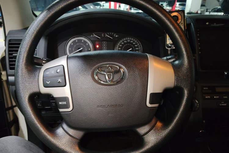 Used Toyota Land Cruiser 2015 4.0L 5-Seater Middle East Version Steering Wheel