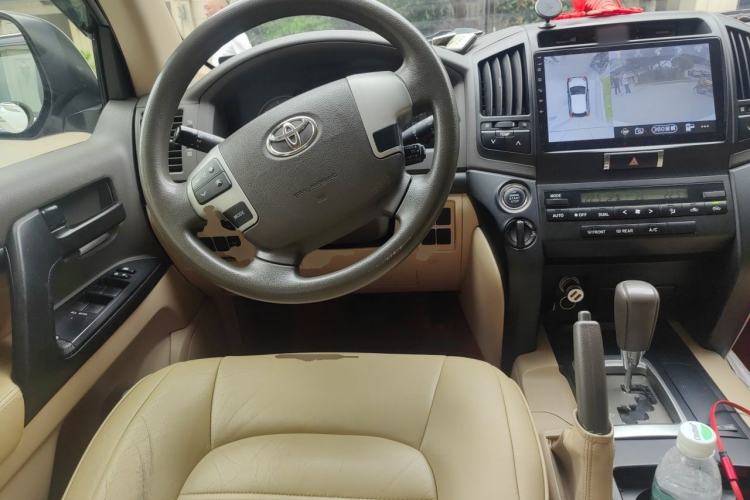 Used Toyota Land Cruiser 2015 4.0L 5-Seater Middle East Version Steering Wheel