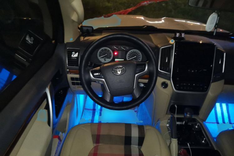 Used Toyota Land Cruiser 2015 4.0L V6 Middle East Limited Edition Steering Wheel