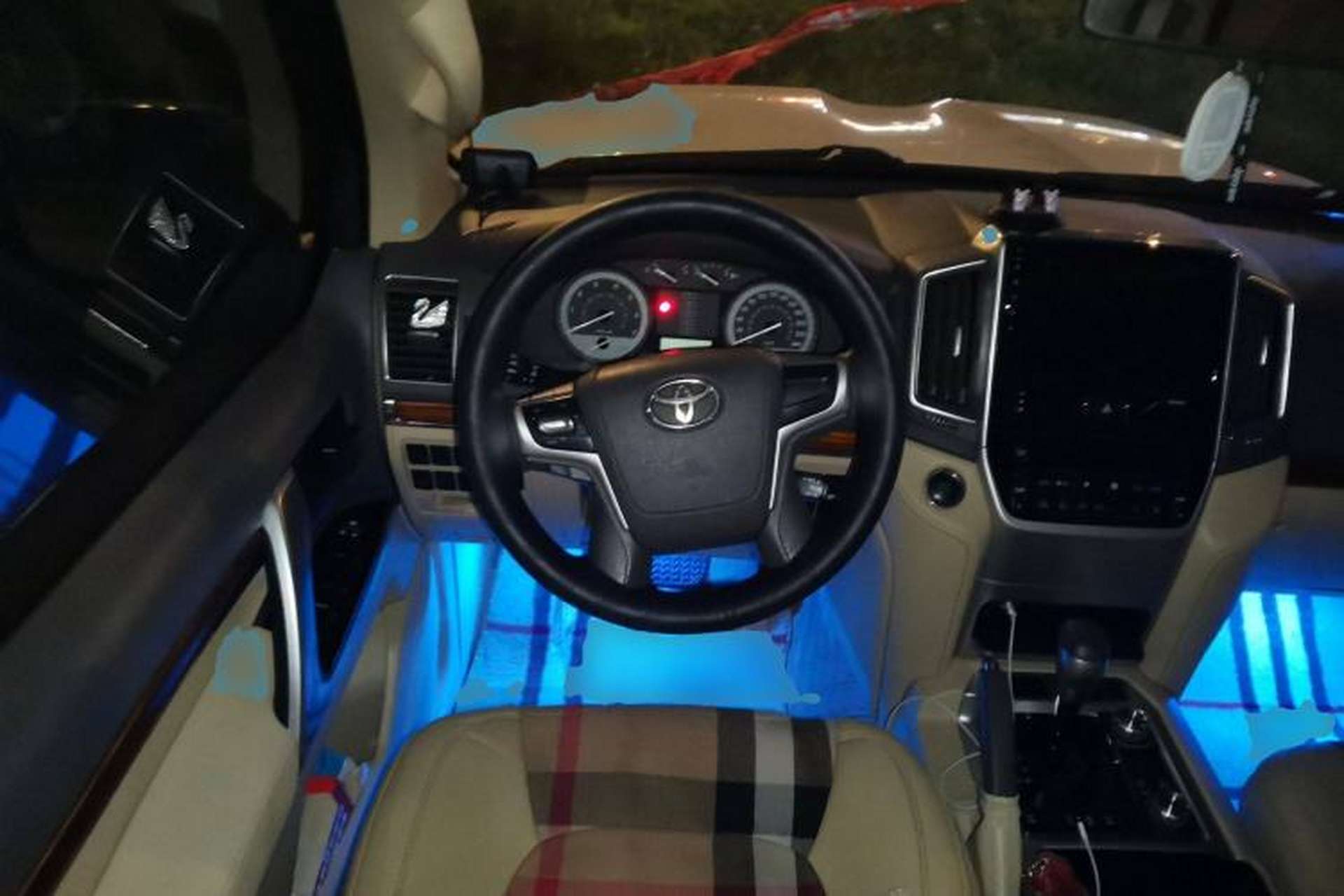 Used Toyota Land Cruiser 2015 4.0L V6 Middle East Limited Edition Steering Wheel